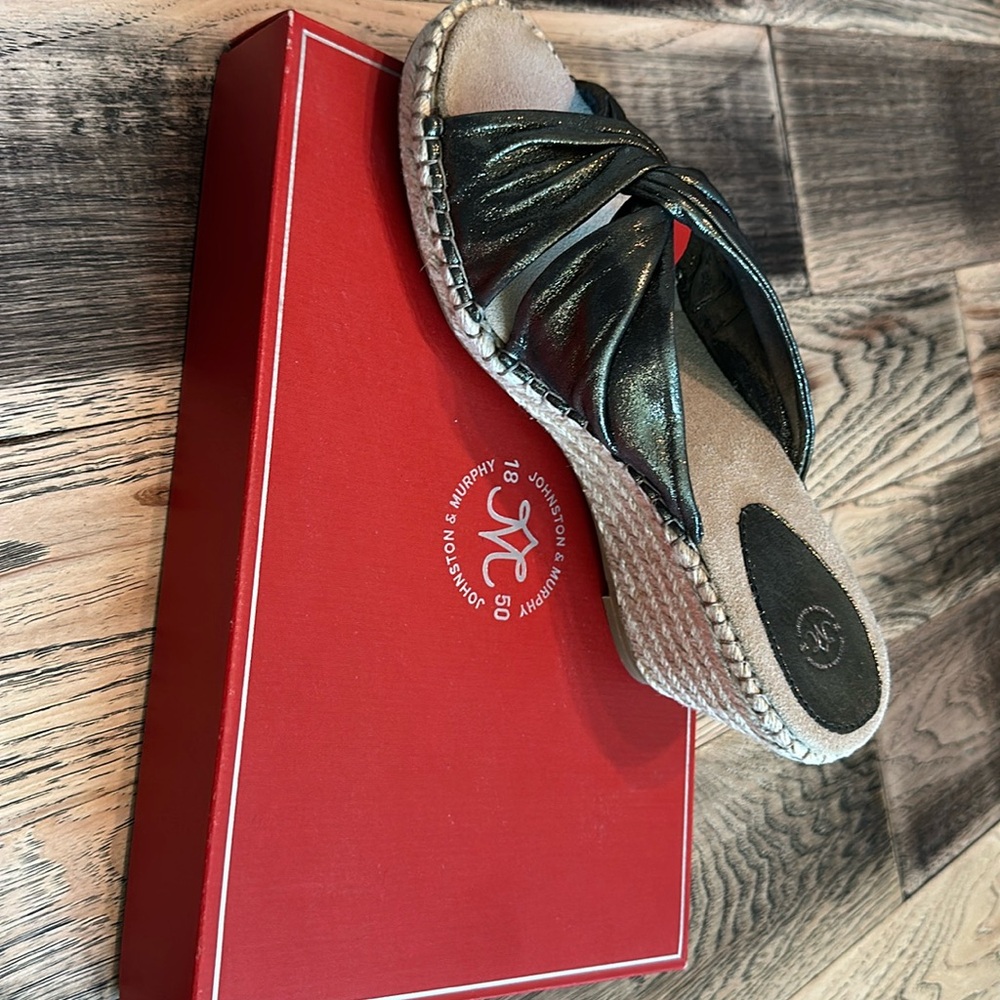 Nib Johnston and Murphy metallic color